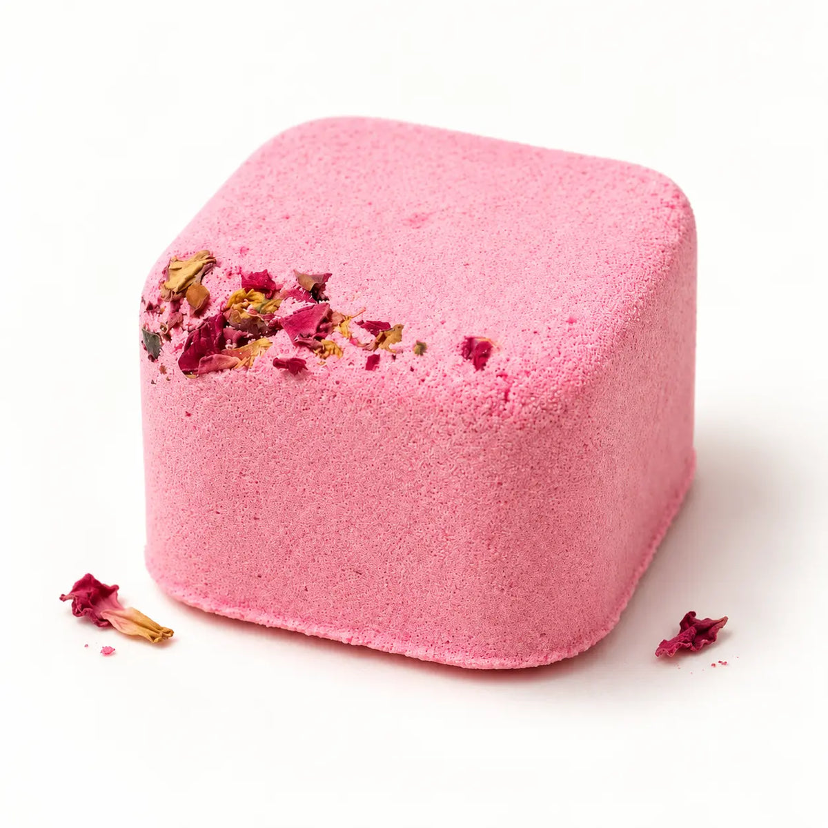 Zachtroze aromatherapie douchestomer Stomende Douche van 80 gram met gedroogde bloemblaadjes.