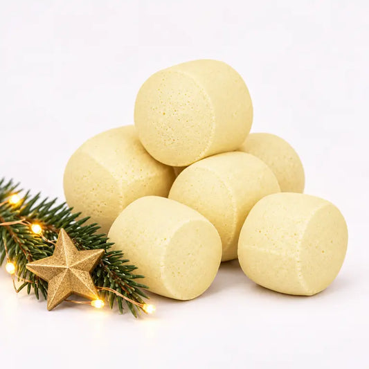 Crèmekleurige Cosy Winter Nights Chill Pills met winterdecoratie