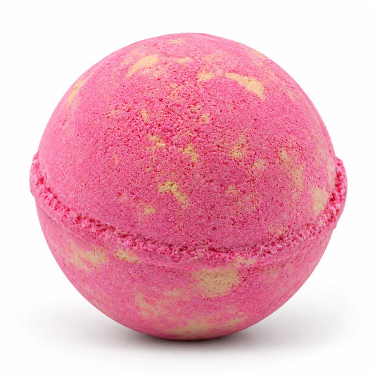 Roze Parfum nr. 5 voor haar bruisbal van 185 gram met crèmegele marmering op een witte achtergrond