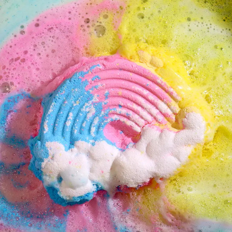 Regenboog badbom met mango geur bruisend en schuimend in bad